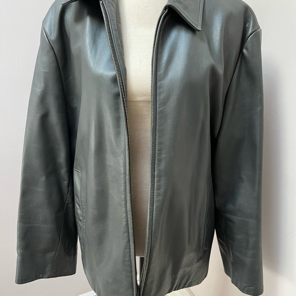 Banana Republic men’s leather jacket in size L